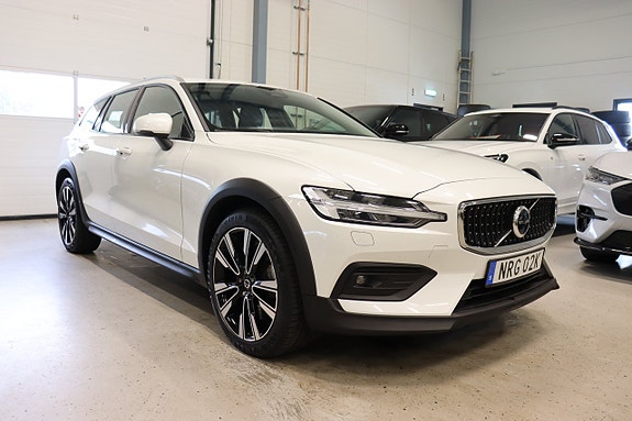 Volvo V60 Cross Country 2 of 30