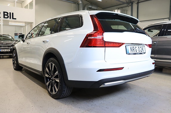 Volvo V60 Cross Country 4 of 30