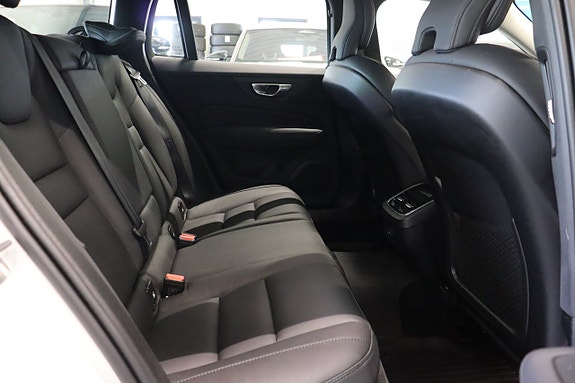 Volvo V60 Cross Country 12 of 30