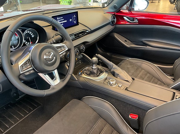 Mazda MX-5 9 of 14