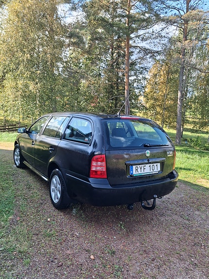 Skoda Octavia 2 of 9