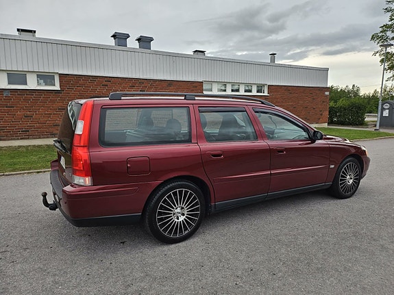 Volvo V70 3 of 6
