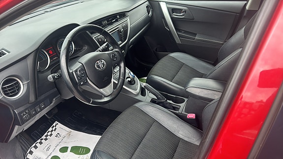 Toyota Auris 4 of 5