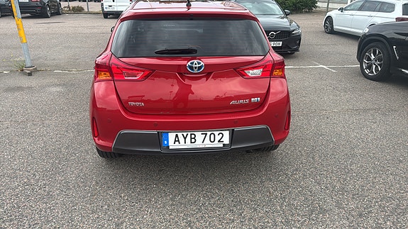 Toyota Auris 2 of 5