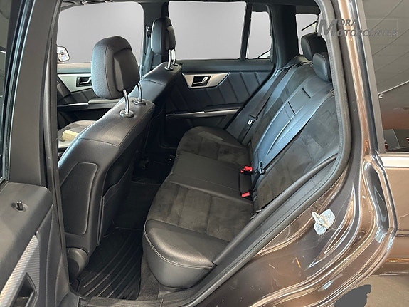 Mercedes-Benz GLK220 9 of 14