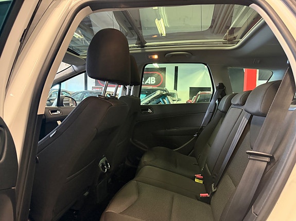 Peugeot 308 SW 14 of 21