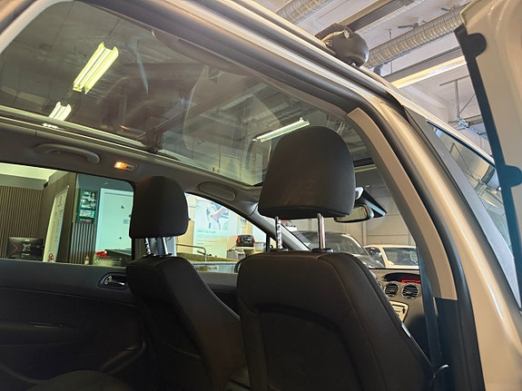 Peugeot 308 SW 16 of 21