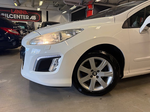 Peugeot 308 SW 2 of 21