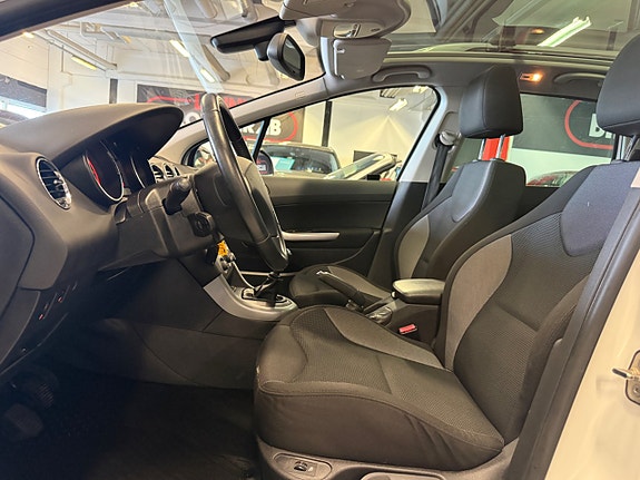 Peugeot 308 SW 13 of 21