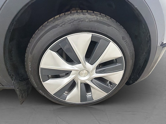 Tesla Model Y 30 of 30