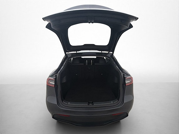 Tesla Model Y 9 of 30