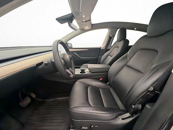 Tesla Model Y 15 of 30