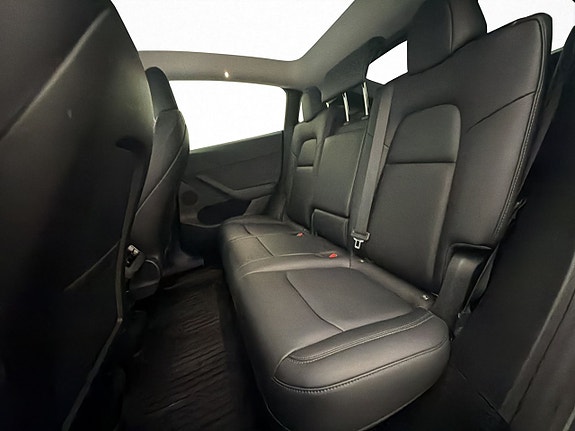 Tesla Model Y 13 of 30