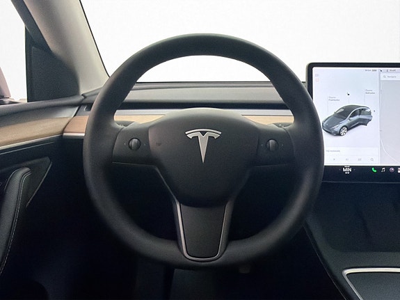 Tesla Model Y 14 of 30