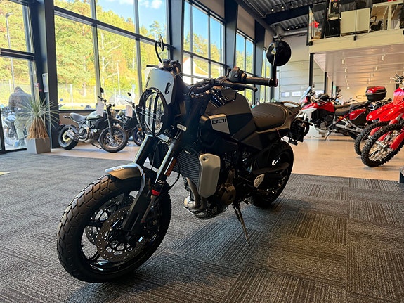 Husqvarna Svartpilen 801 0% ränta 38mån 7 of 8