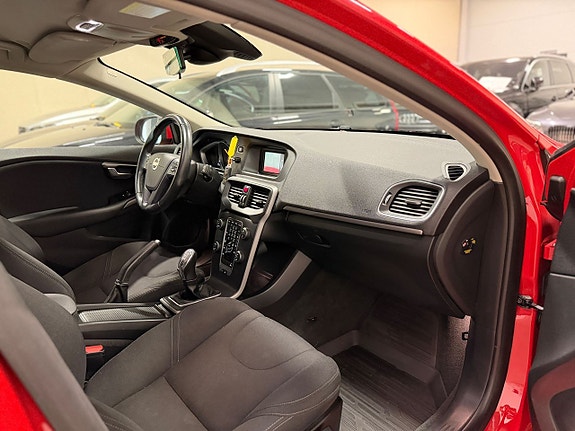 Volvo V40 18 of 27