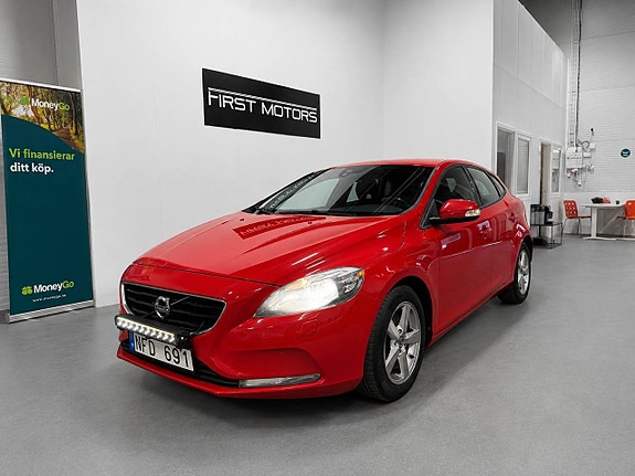 Volvo V40 4 of 27