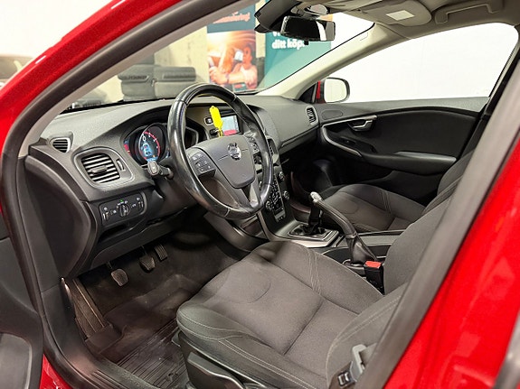 Volvo V40 19 of 27