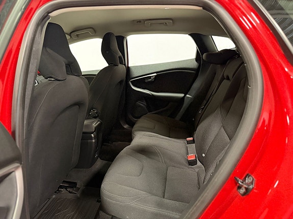 Volvo V40 12 of 27