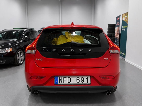 Volvo V40 8 of 27