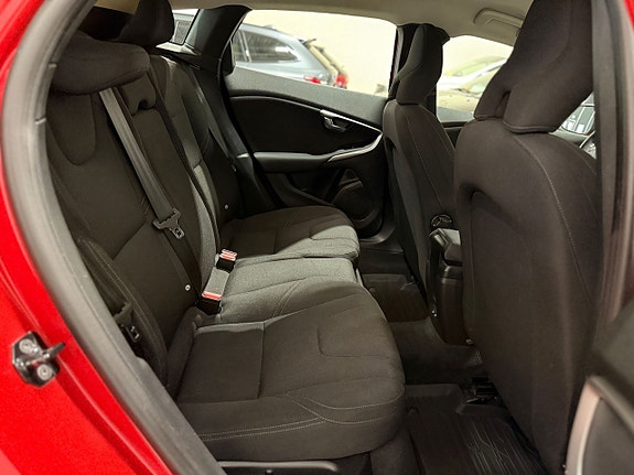 Volvo V40 13 of 27