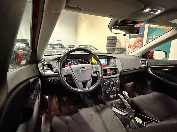 Volvo V40 15 of 27