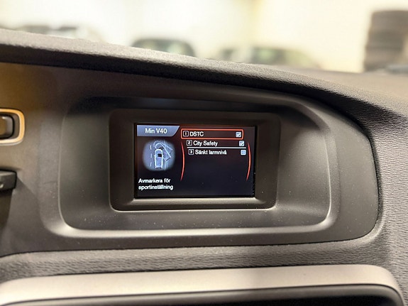 Volvo V40 24 of 27