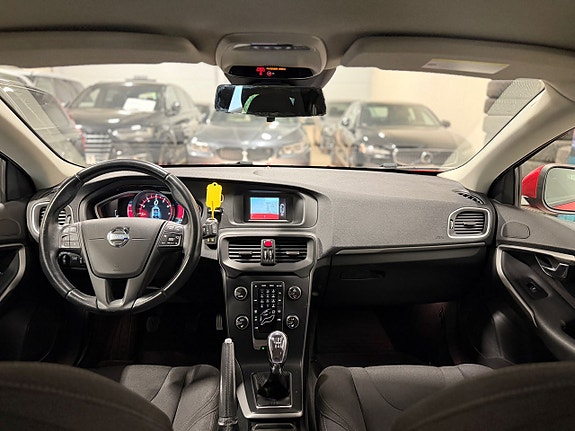Volvo V40 10 of 27