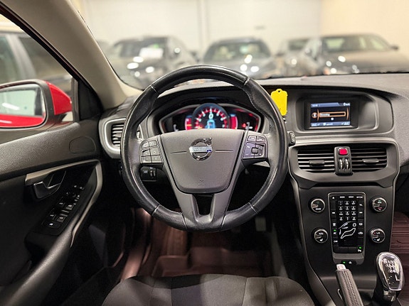 Volvo V40 17 of 27
