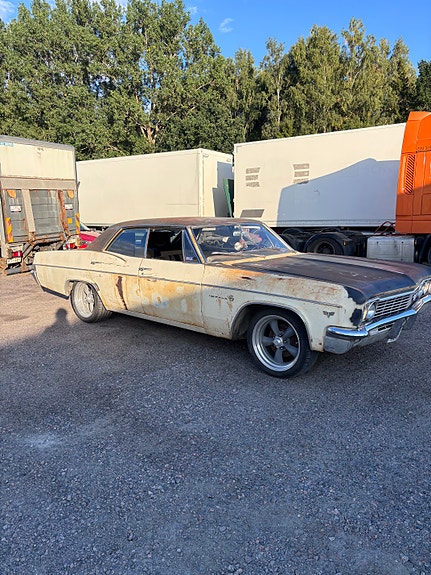 Chevrolet Impala 2 of 9