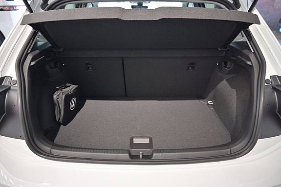 Volkswagen Polo 24 of 24