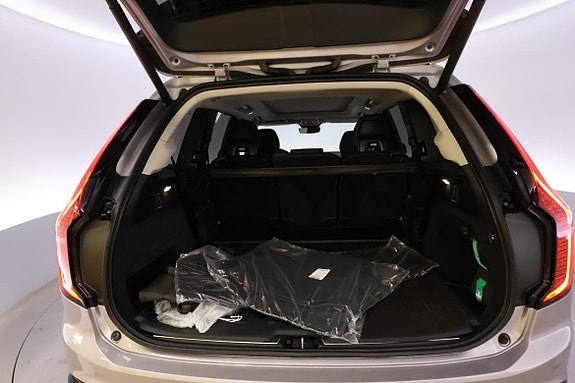 Volvo XC90 15 of 25