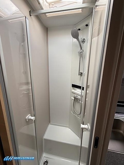 Adria Coral SELECT 670 SL *140HP*35L 12 of 15