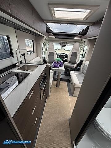 Adria COMPACT SUPREME DL* 6E*140HP*35L 13 of 14