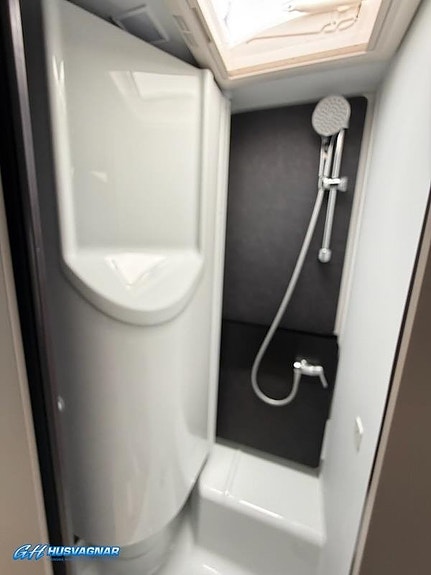 Adria COMPACT SUPREME DL* 6E*140HP*35L 11 of 14