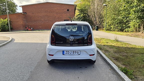 Volkswagen UP! 4 of 11
