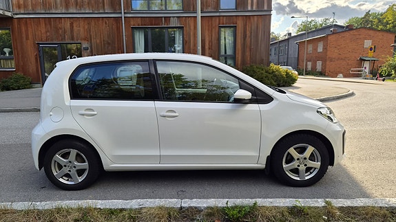 Volkswagen UP! 2 of 11
