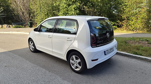 Volkswagen UP! 5 of 11