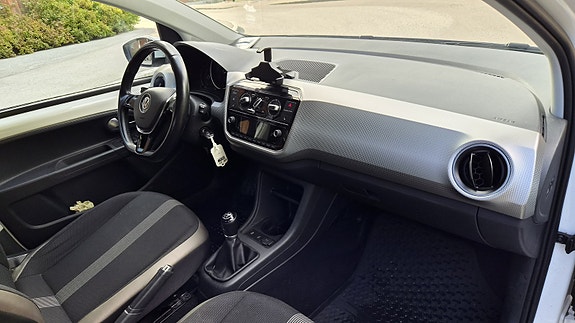 Volkswagen UP! 11 of 11