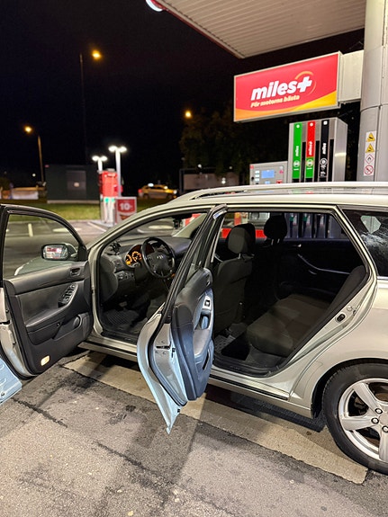 Toyota Avensis 3 of 10