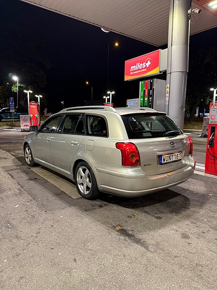 Toyota Avensis 2 of 10