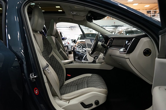 Volvo V60 12 of 18