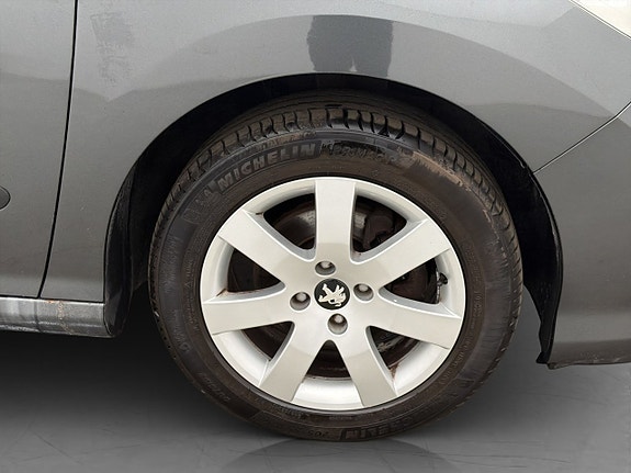 Peugeot 308 SW 25 of 25