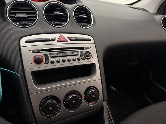Peugeot 308 SW 17 of 25