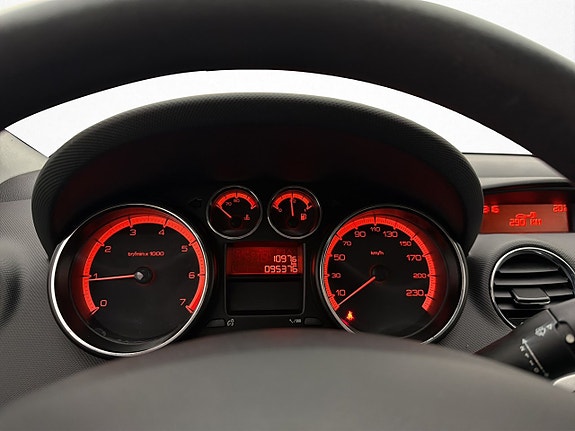 Peugeot 308 SW 15 of 25