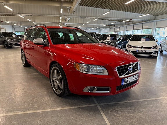 Volvo V70 2 of 17