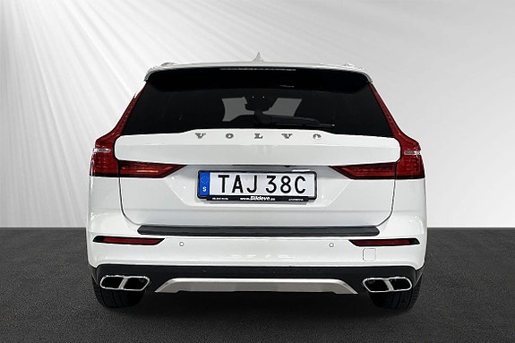Volvo V60 Cross Country 2 of 6