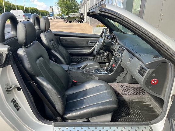 Mercedes-Benz SLK230 7 of 16