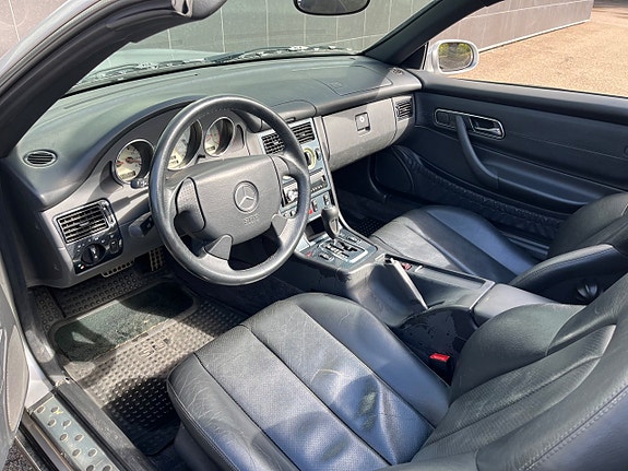 Mercedes-Benz SLK230 9 of 16