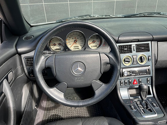 Mercedes-Benz SLK230 10 of 16